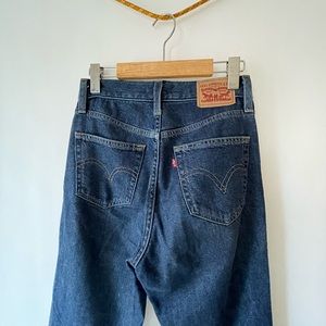 Levi’s Mom Jean high rise 25